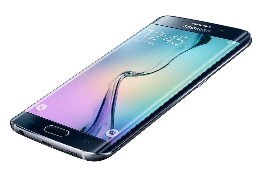 Pour son dernier smartphone haut de gamme Galaxy S6 Edge, Samsung utilise même l'astuce de l'écran doublement incurvé, pour une impression d'épaisseur encore amoindrie. La bête a donc un aspect magnifique bien qu'elle soit moins agréable à prendre en main que son homologue classique à cause des bords saillants.