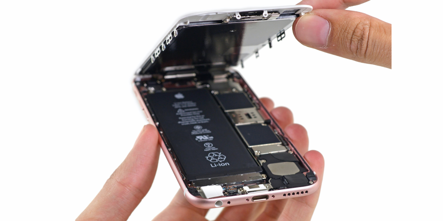 De l'iPhone 6 à l'iPhone 6S, la batterie passe de 1810 à 1715 mAh. Ceci à cause de la nouvelle fonction 3D Touch qui nécessite plus de place, avec l'impératif de garder les mêmes dimensions.
